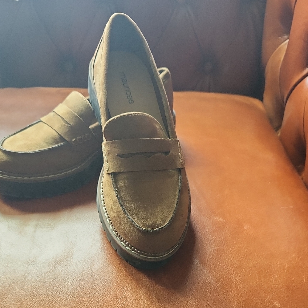 Womans Size 6 Suede Brown Loafers. Maurices Brand. Very Lightly Worn